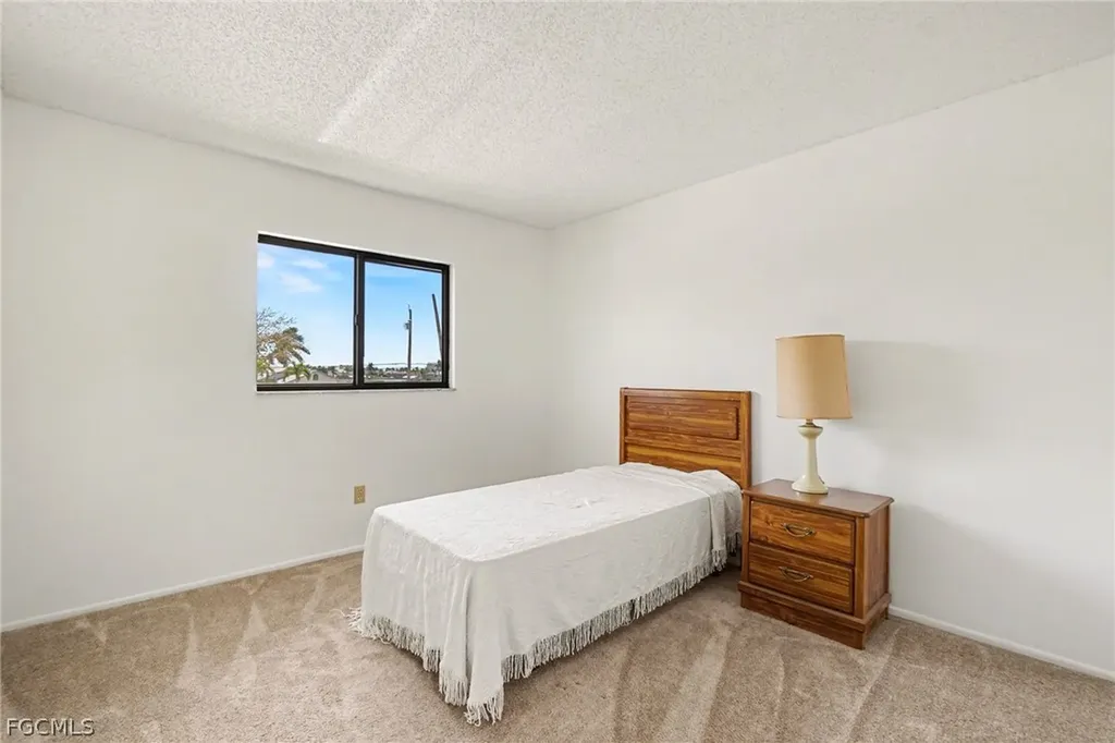 423 Cape Coral Parkway W Cape Coral FL 33914