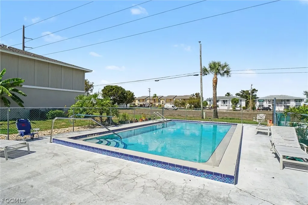 423 Cape Coral Parkway W Cape Coral FL 33914