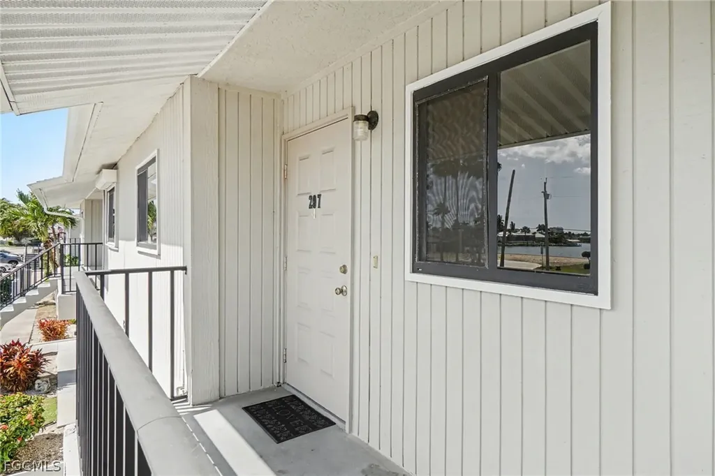 423 Cape Coral Parkway W Cape Coral FL 33914