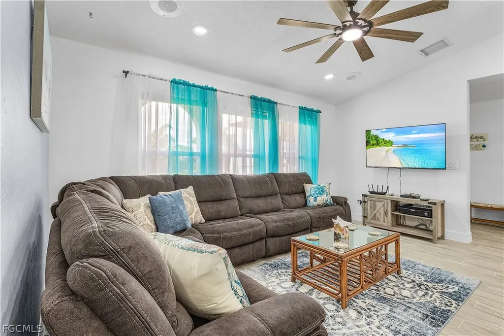 428 SW 37th Street Cape Coral FL 33914