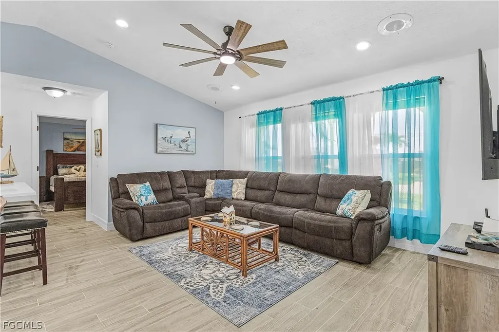 428 SW 37th Street Cape Coral FL 33914