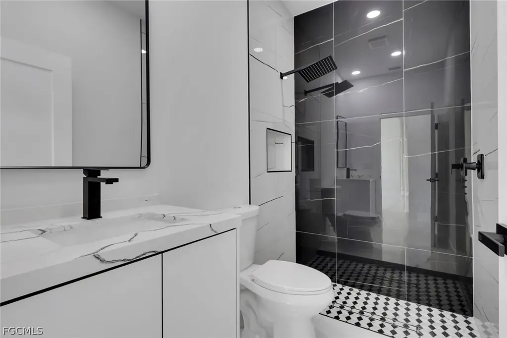 2800 NE 4th Place Cape Coral FL 33909