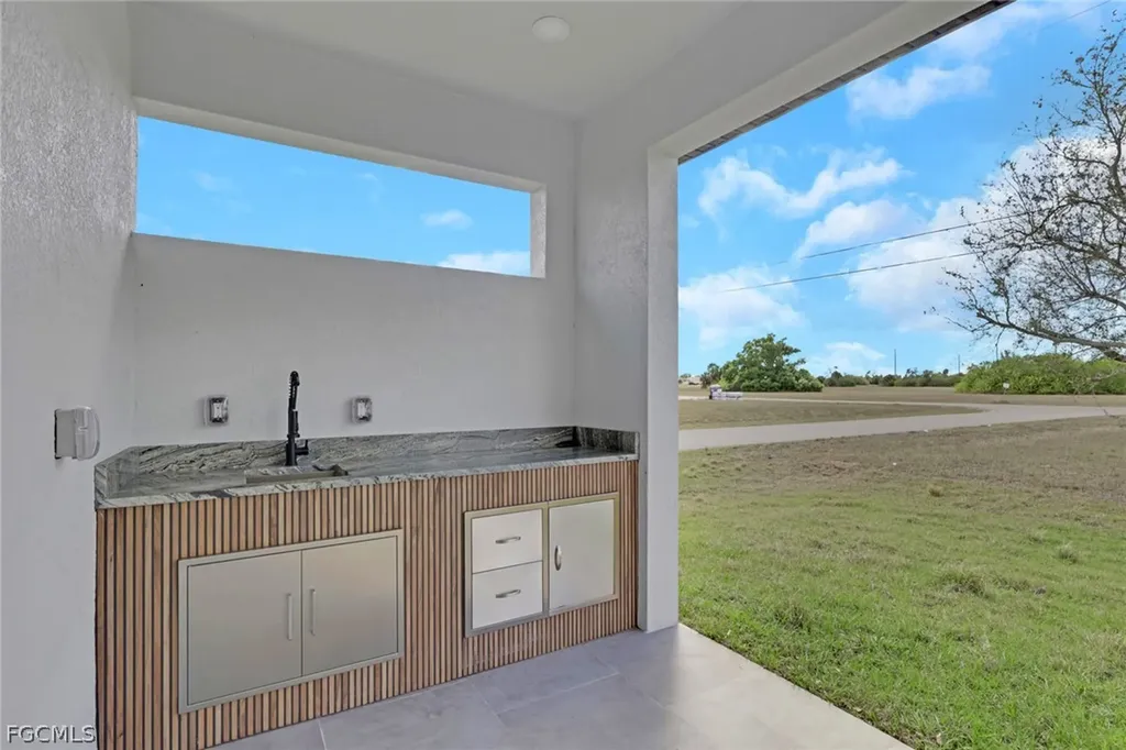 2800 NE 4th Place Cape Coral FL 33909
