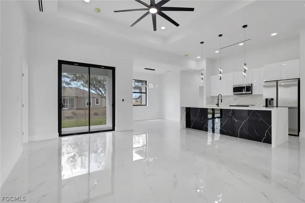 2800 NE 4th Place Cape Coral FL 33909