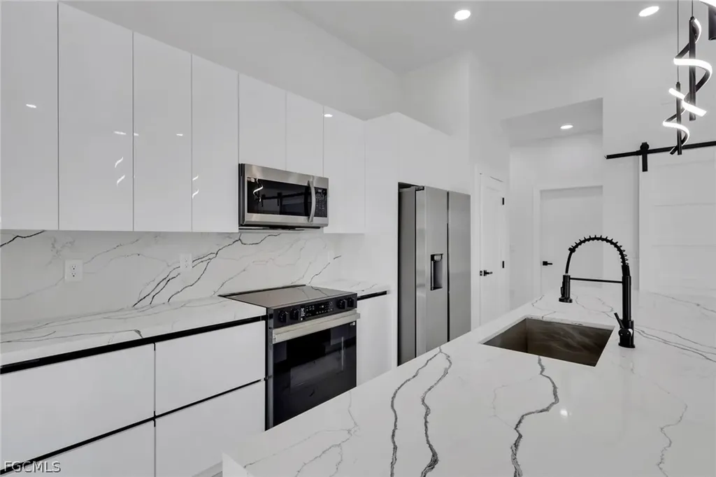 2800 NE 4th Place Cape Coral FL 33909
