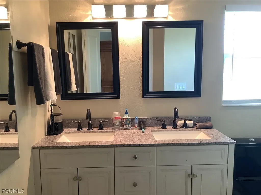 107 SE 39th Street Cape Coral FL 33904