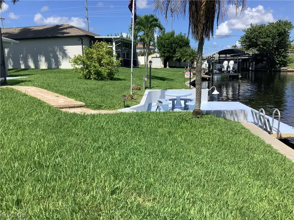 107 SE 39th Street Cape Coral FL 33904