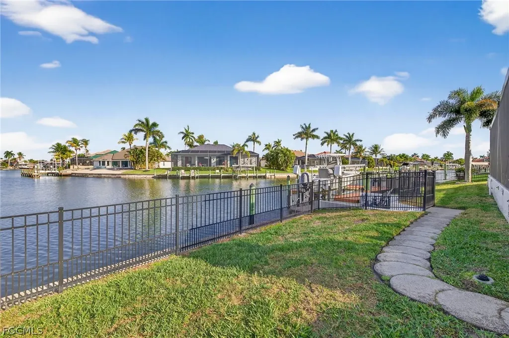 5305 SW 23rd Avenue Cape Coral FL 33914