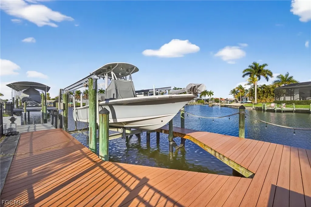 5305 SW 23rd Avenue Cape Coral FL 33914