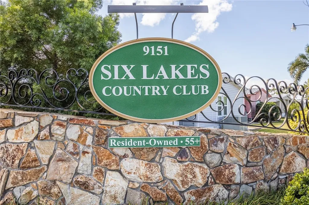 478 Nicklaus Boulevard North Fort Myers FL 33903