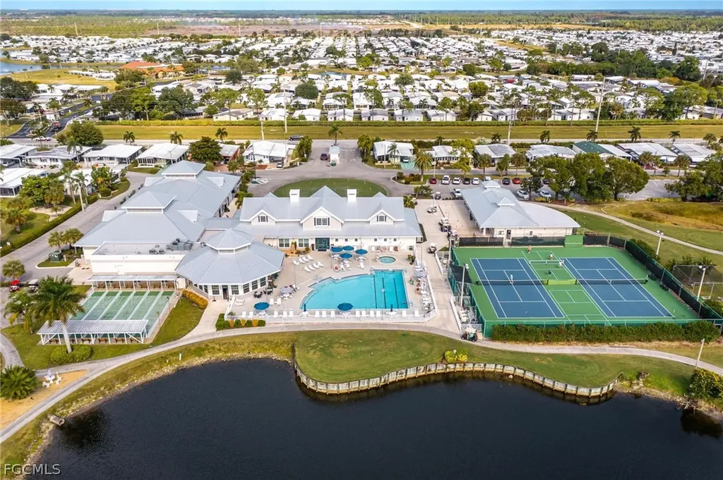 478 Nicklaus Boulevard North Fort Myers FL 33903