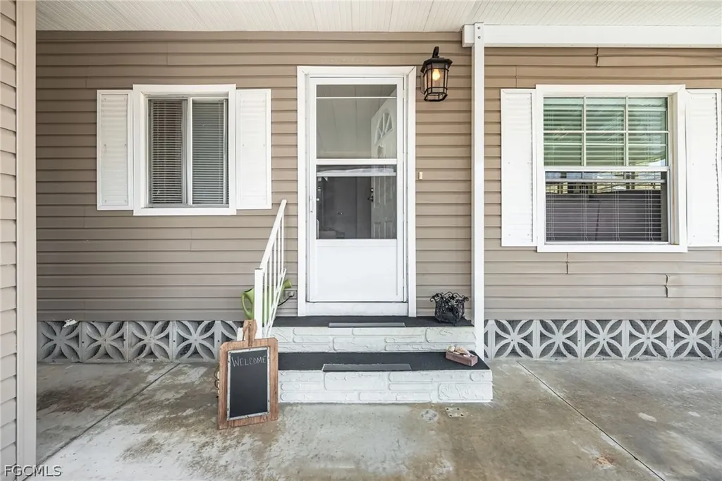 478 Nicklaus Boulevard North Fort Myers FL 33903