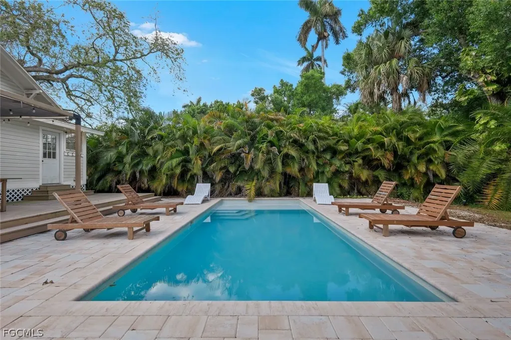 Fort Myers FL, 2723 Second Street