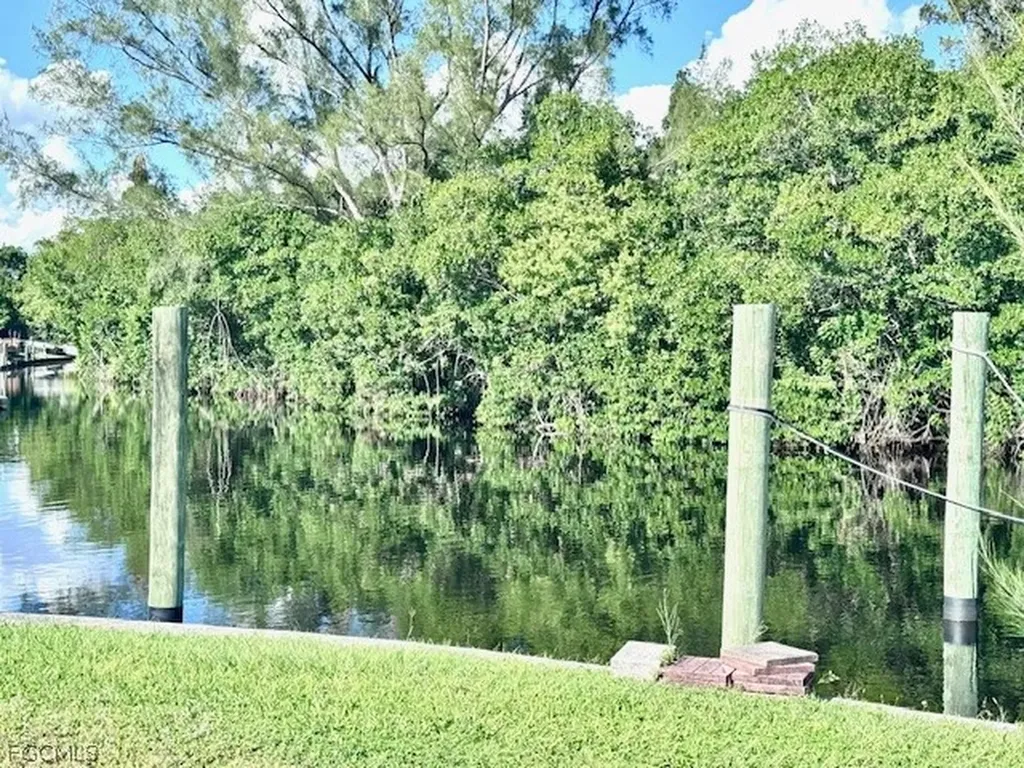5529 Sir Walter Way North Fort Myers FL 33917