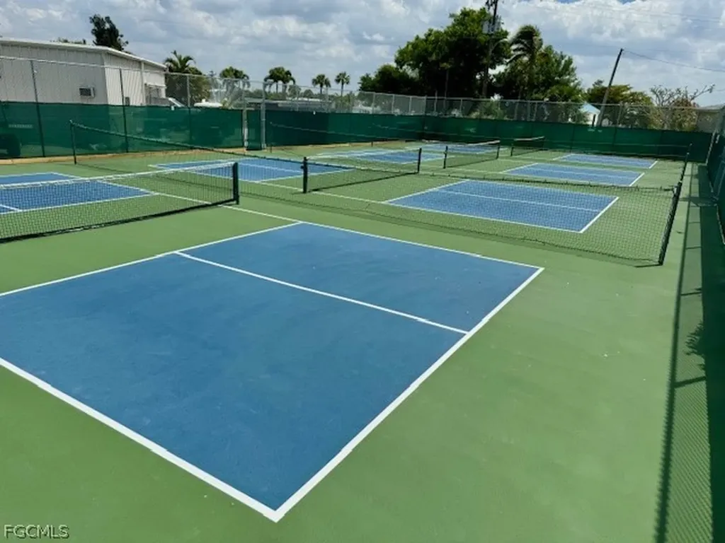 5529 Sir Walter Way North Fort Myers FL 33917