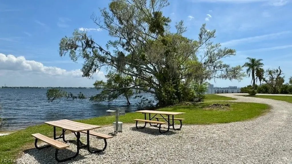 5529 Sir Walter Way North Fort Myers FL 33917