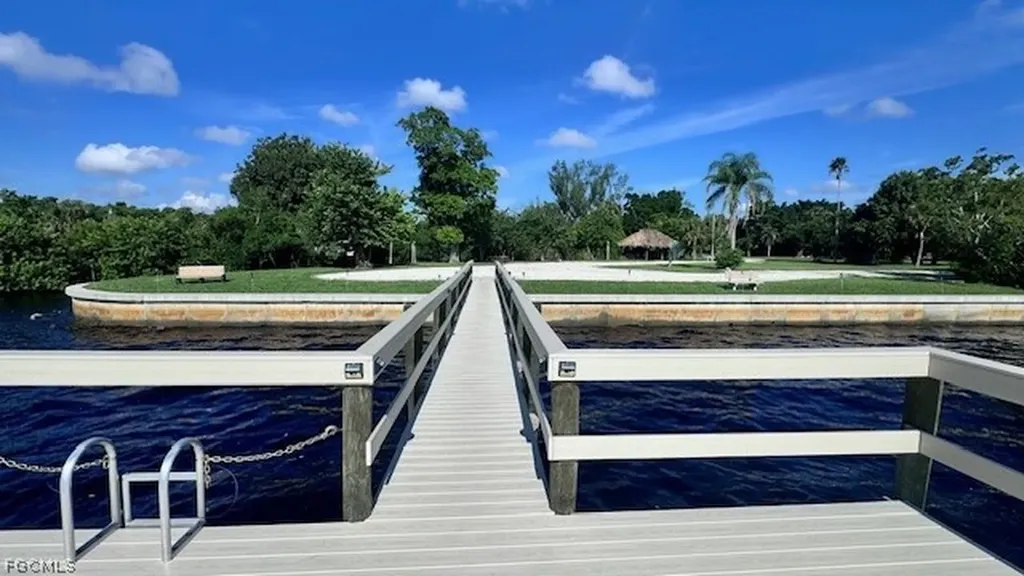 5529 Sir Walter Way North Fort Myers FL 33917