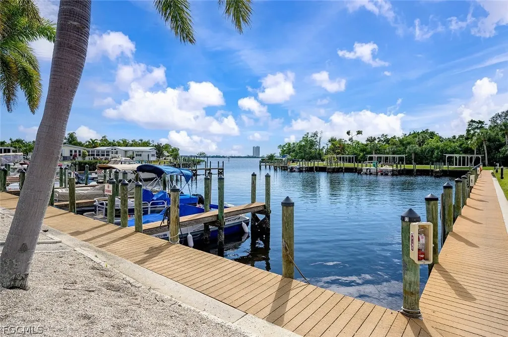 5529 Sir Walter Way North Fort Myers FL 33917