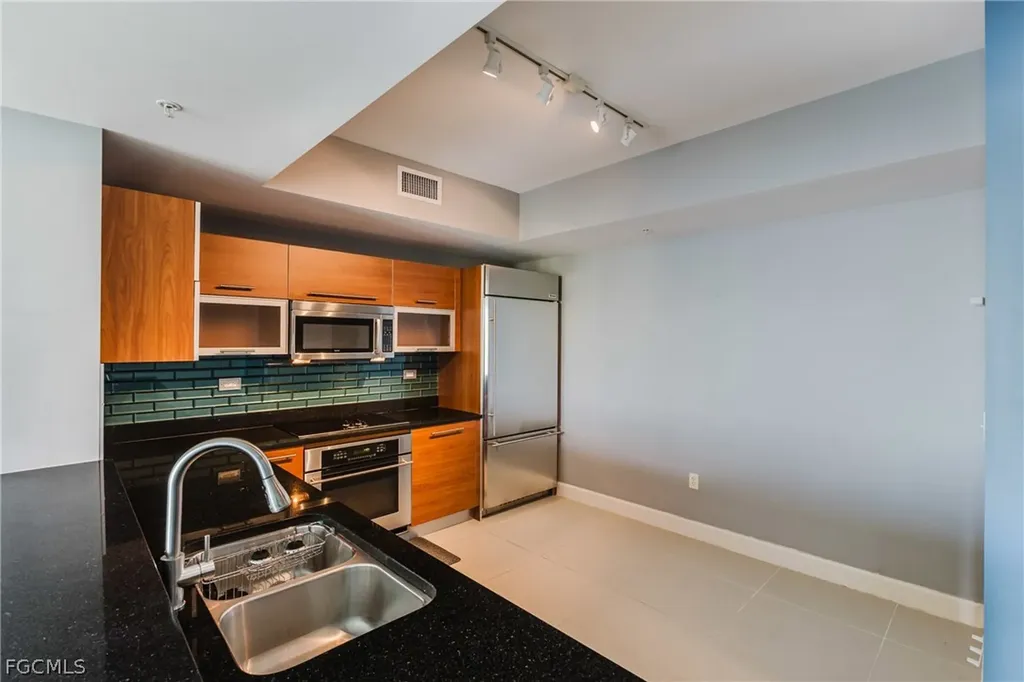 3000 Oasis Grand Boulevard Fort Myers FL 33916