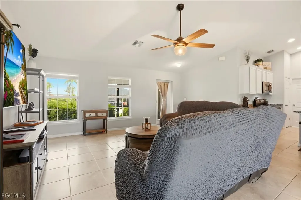 3516 SW 8th Place Cape Coral FL 33914
