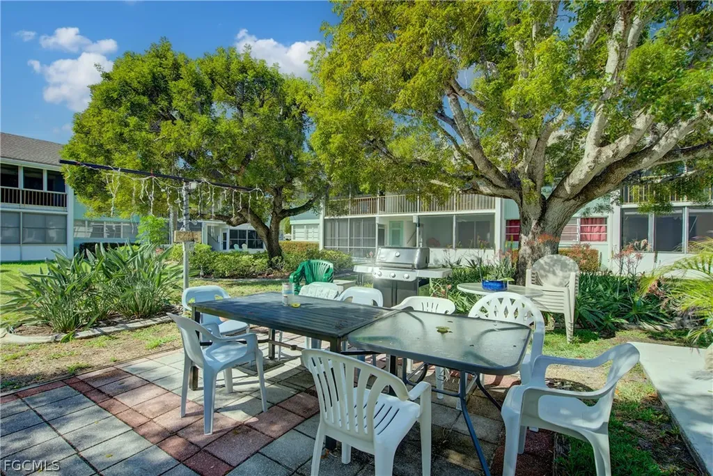 402 SE 42nd Terrace Cape Coral FL 33904