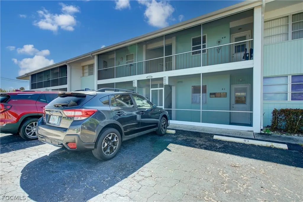 402 SE 42nd Terrace Cape Coral FL 33904