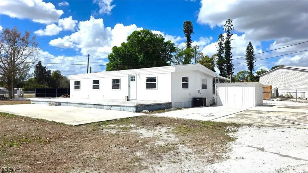 8180 Suncoast Drive North Fort Myers FL 33917