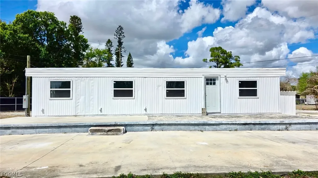 8180 Suncoast Drive North Fort Myers FL 33917