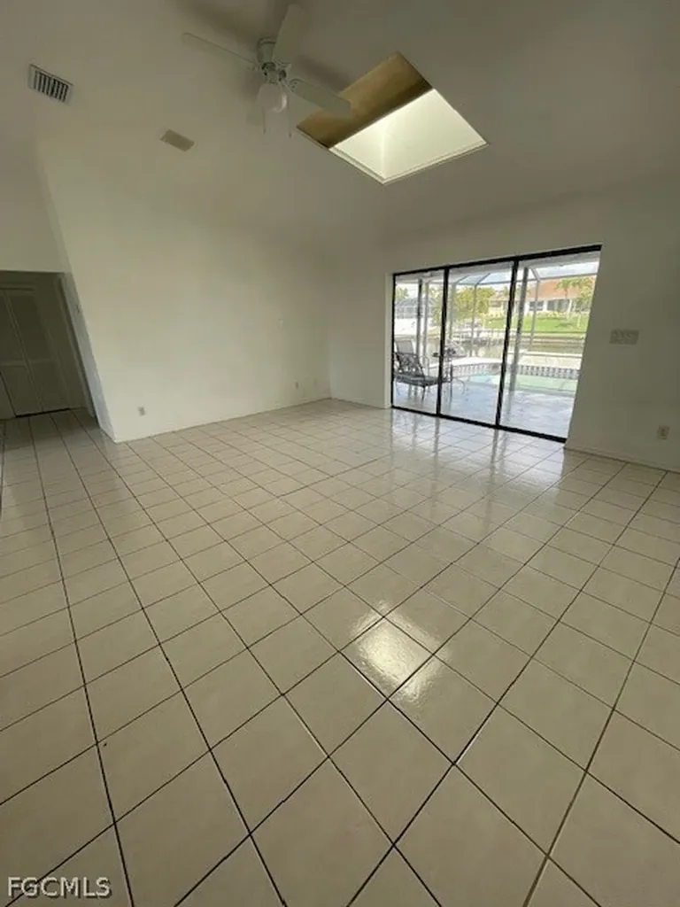 3425 SE 10th Avenue Cape Coral FL 33904