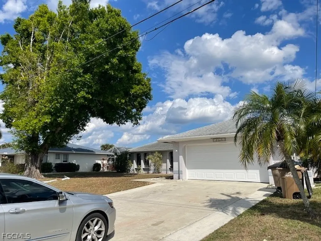 3425 SE 10th Avenue Cape Coral FL 33904
