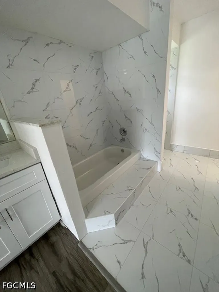 3425 SE 10th Avenue Cape Coral FL 33904