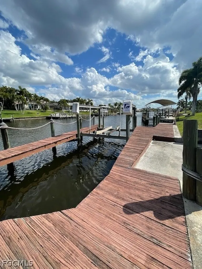 3425 SE 10th Avenue Cape Coral FL 33904