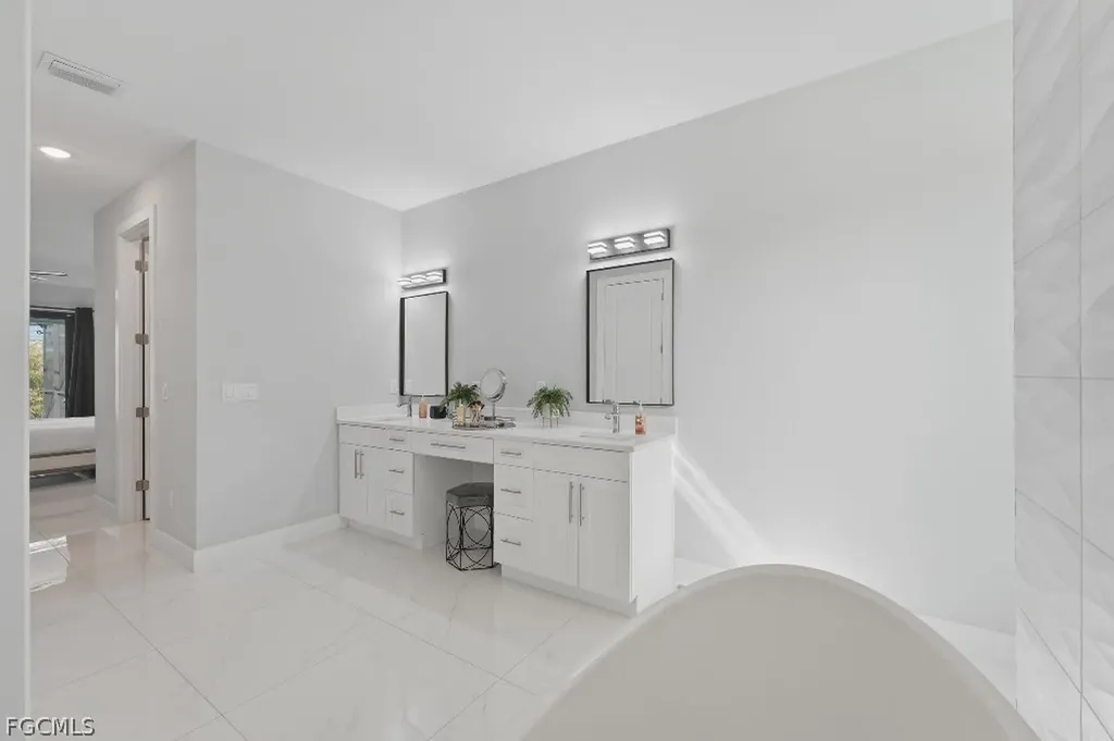 2118 SW 14th Place Cape Coral FL 33991