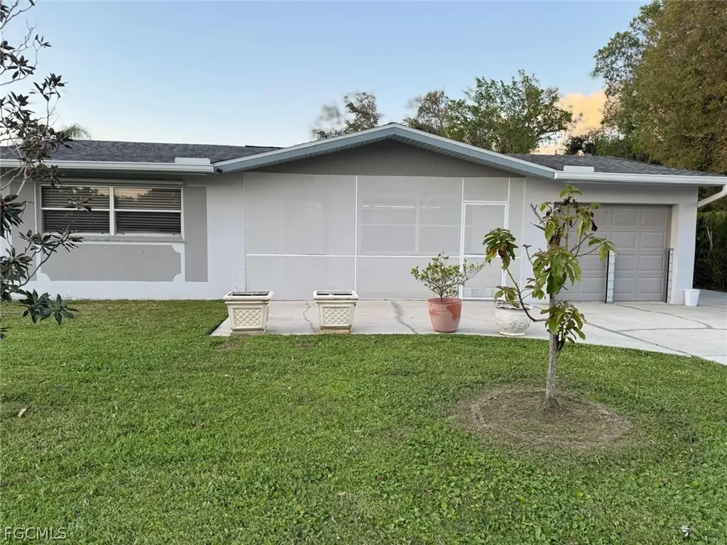 698 Muscogee Drive North Fort Myers FL 33903
