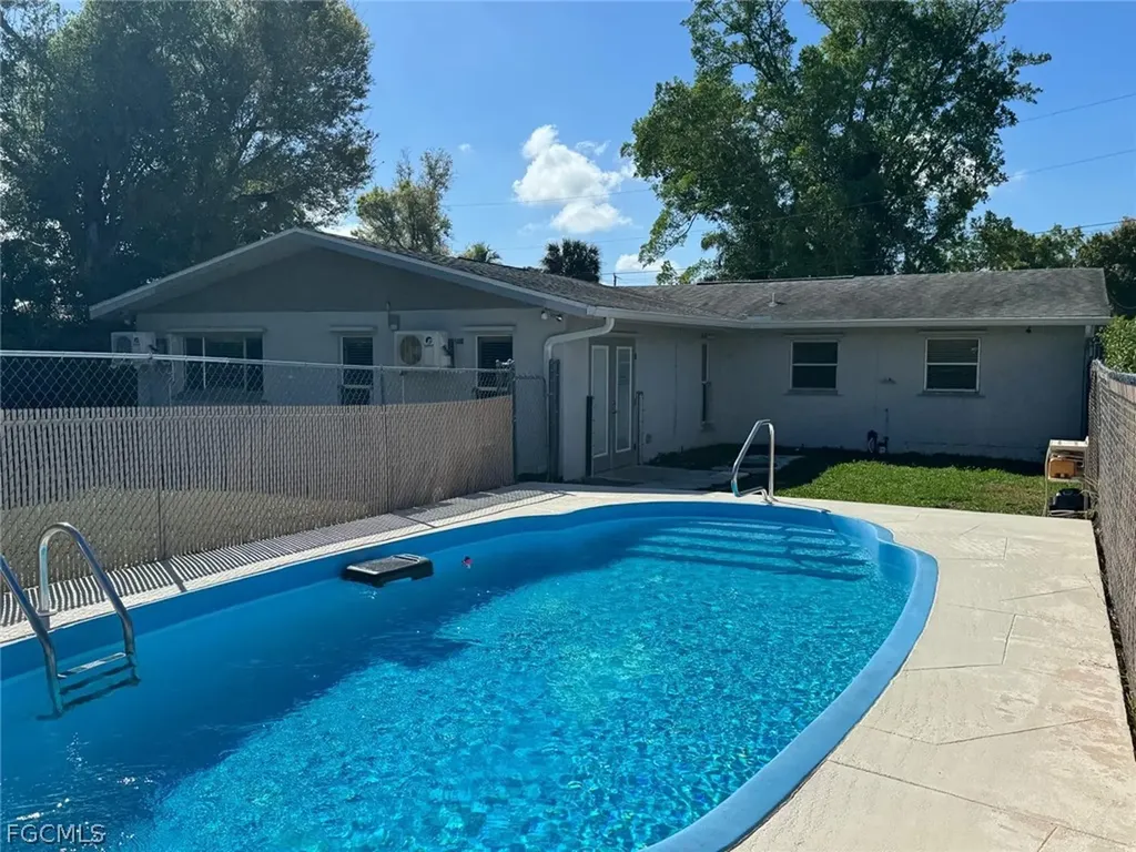 698 Muscogee Drive North Fort Myers FL 33903