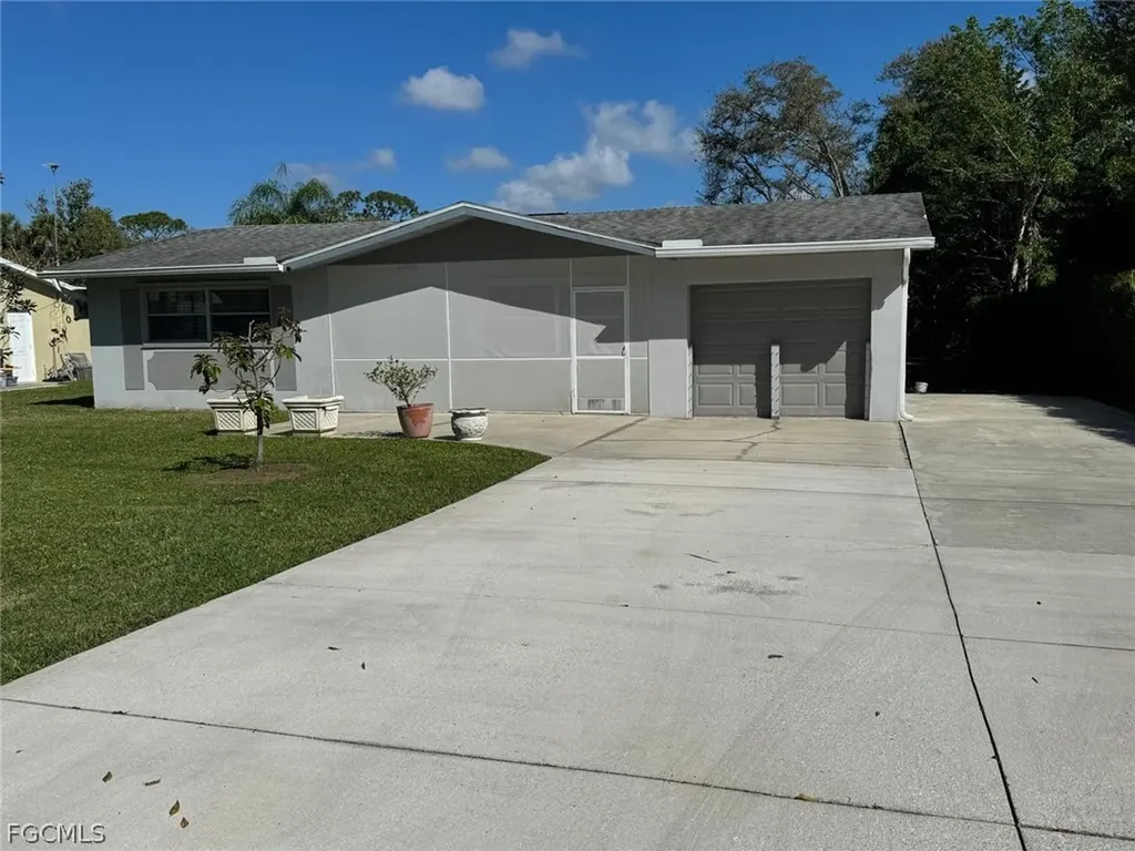 698 Muscogee Drive North Fort Myers FL 33903