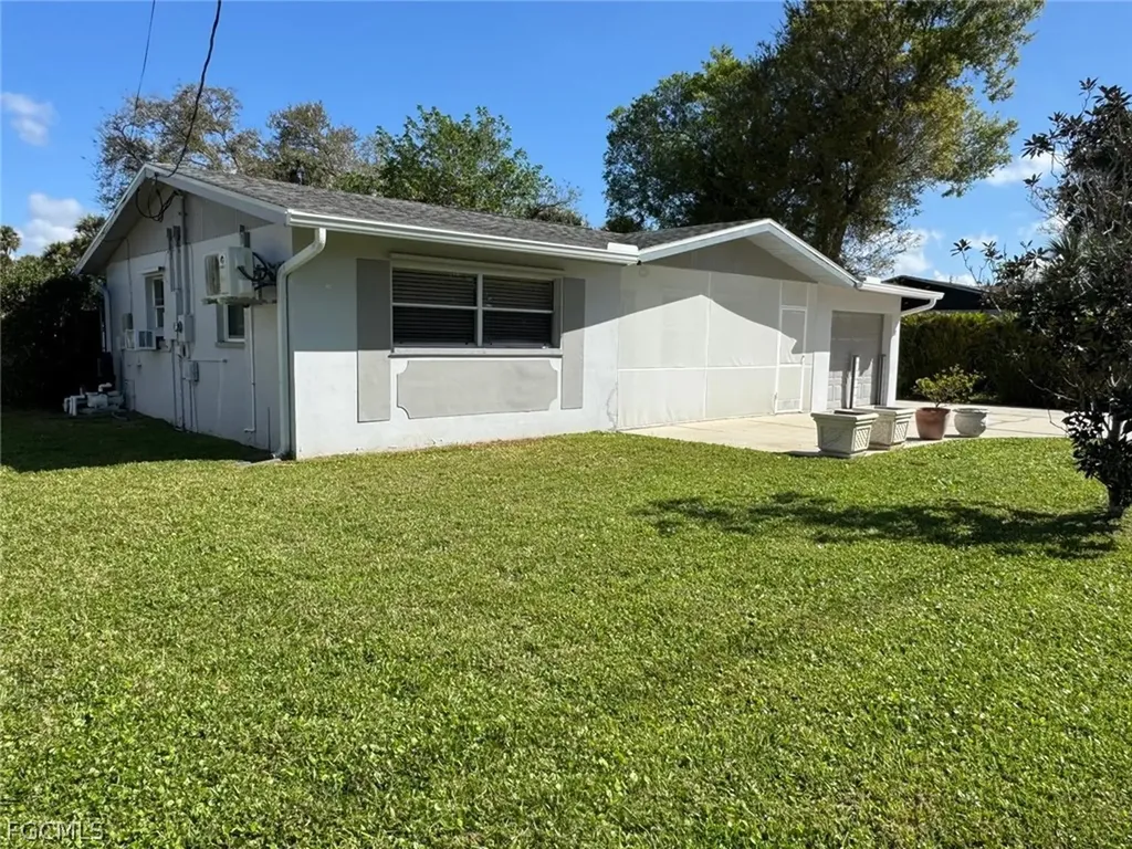 698 Muscogee Drive North Fort Myers FL 33903