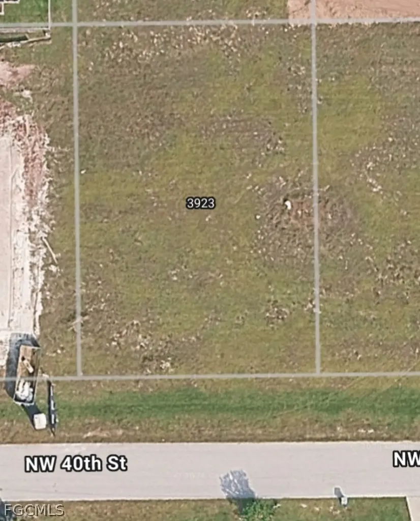 3923 NW 40th Street Cape Coral FL 33993