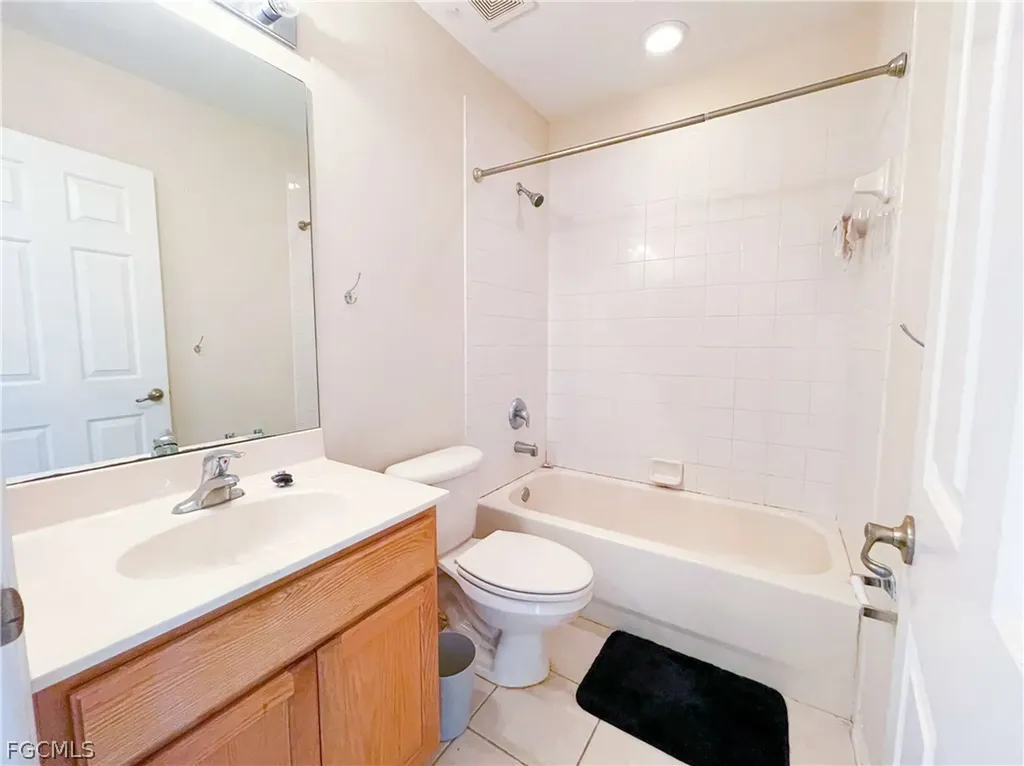 10027 Salina Street Fort Myers FL 33905