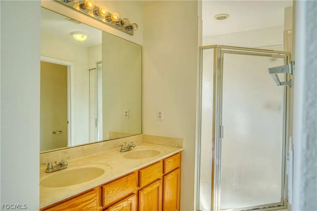 10027 Salina Street Fort Myers FL 33905