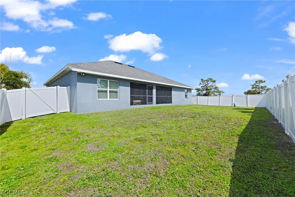 1728 Diplomat Parkway W Cape Coral FL 33993