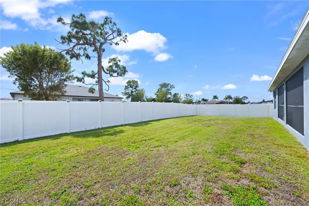 1728 Diplomat Parkway W Cape Coral FL 33993