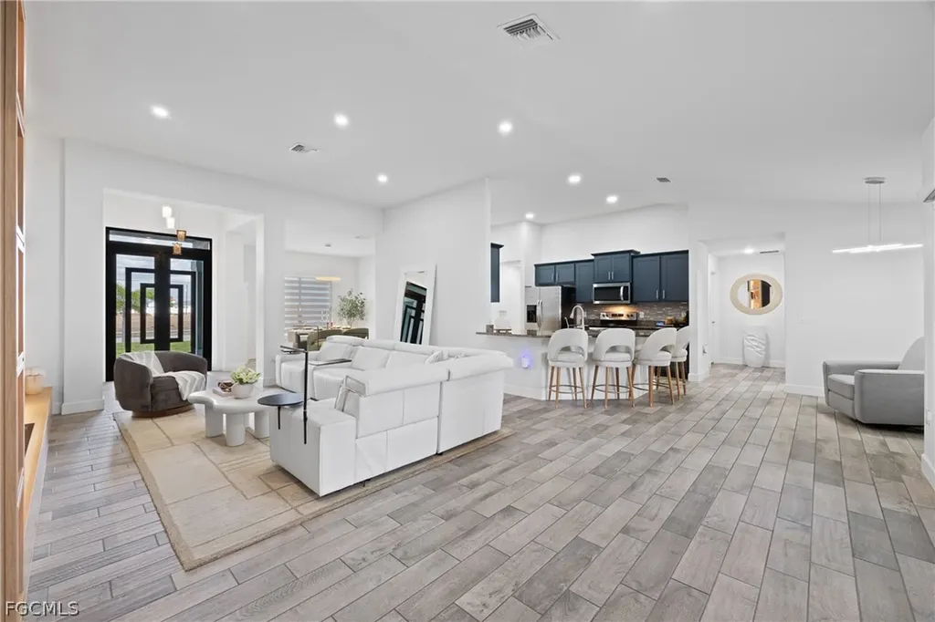 1728 Diplomat Parkway W Cape Coral FL 33993