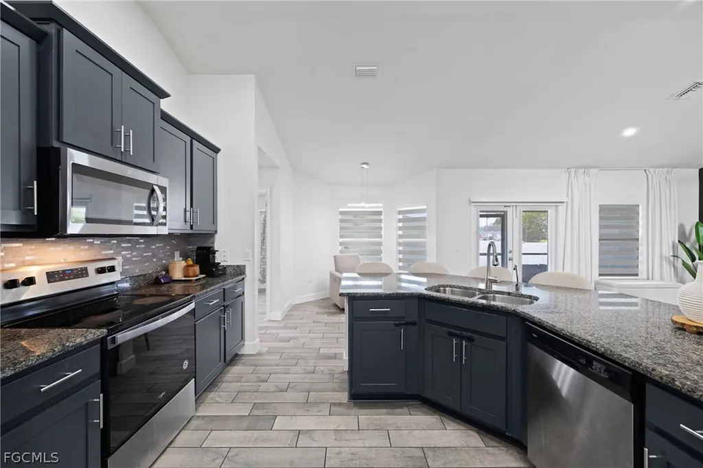 1728 Diplomat Parkway W Cape Coral FL 33993