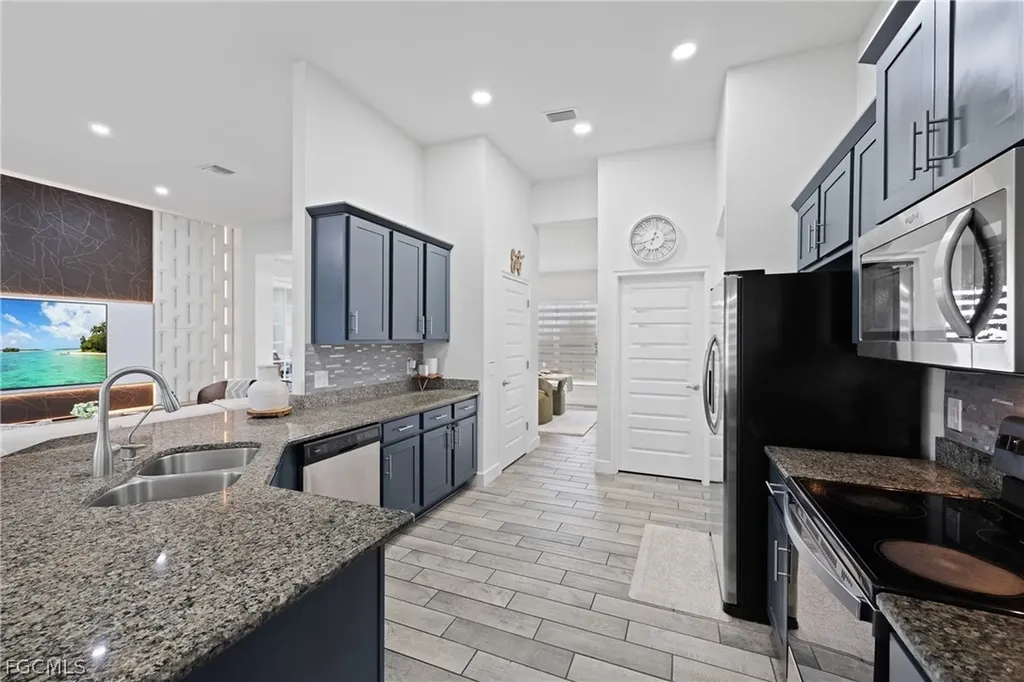 1728 Diplomat Parkway W Cape Coral FL 33993