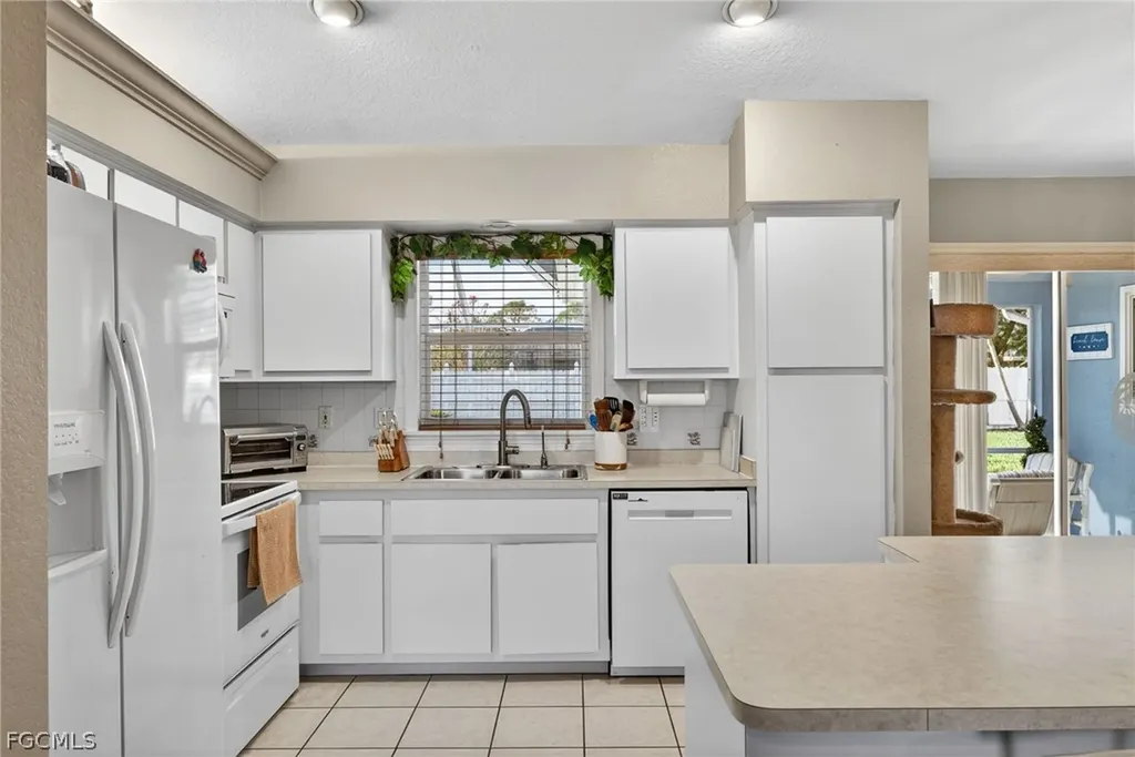 1114 SE 14th Terrace Cape Coral FL 33990