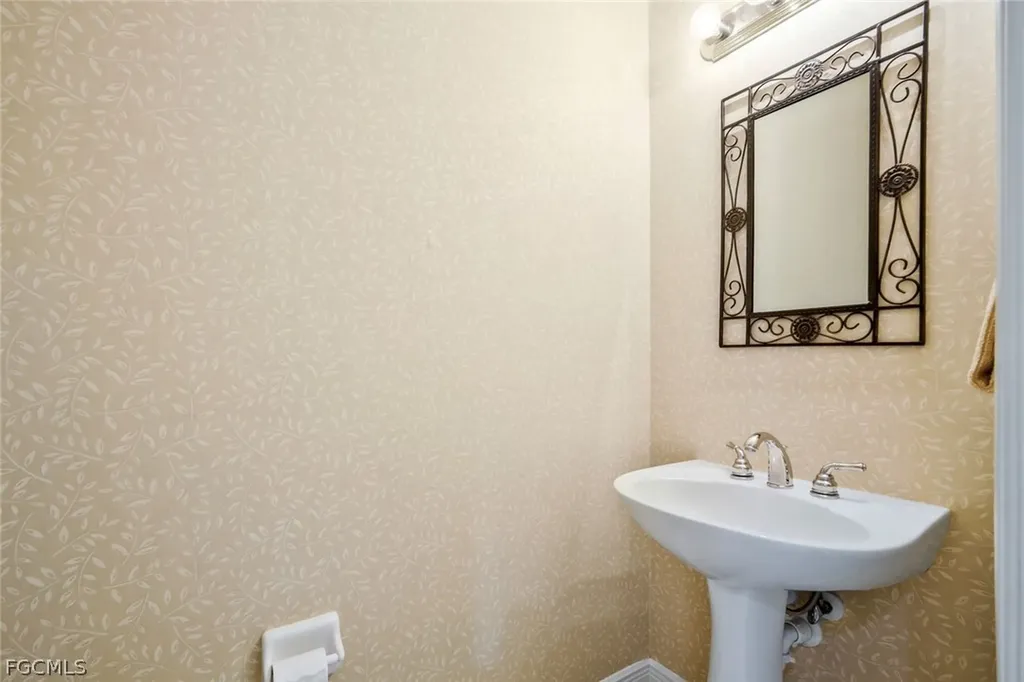 13860 Avon Park Circle Fort Myers FL 33912