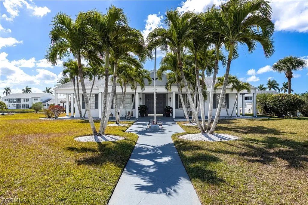 8761 Lueck Lane Fort Myers FL 33919