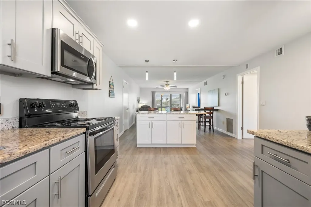 8761 Lueck Lane Fort Myers FL 33919