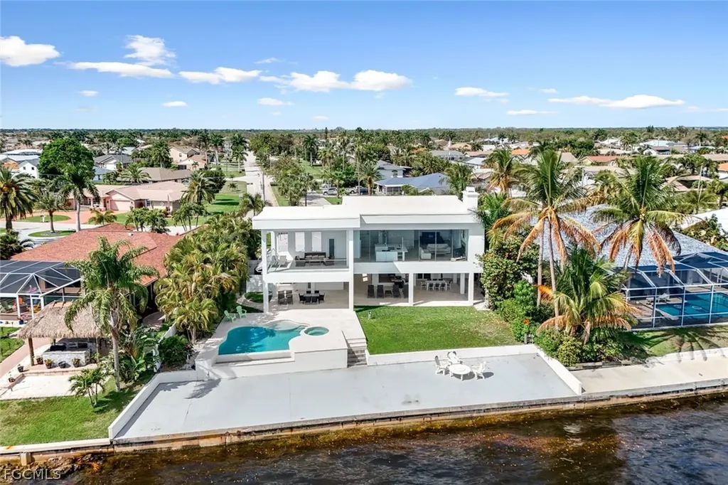 2302 SE 28th Street Cape Coral FL 33904